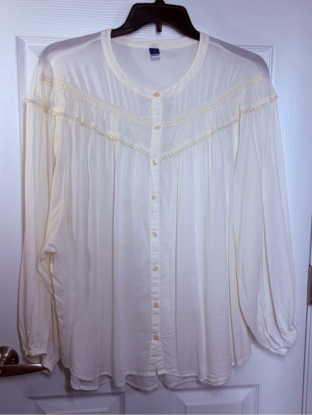 Old Navy Cream Button-Front Blouse with Lace Trim